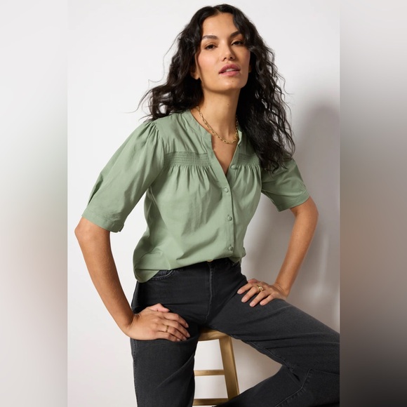 Evereve Tops - Evereve‎ Kaia Smocked Top